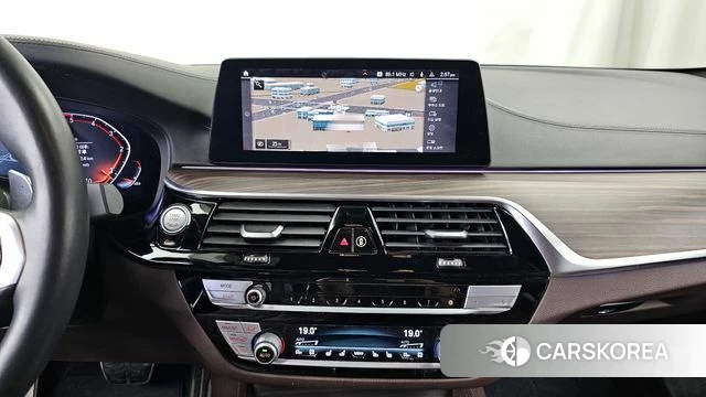 BMW 5 Series (G30) 2020 Белый из Кореи, фото 5