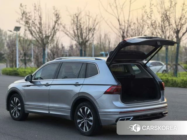 Volkswagen Tiguan L 2022 Серебристо-серый из Китая, фото 5