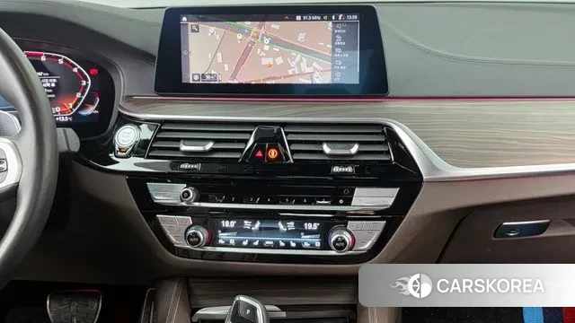 BMW 5 Series (G30) 2020 Серебристо-серый из Кореи, фото 5