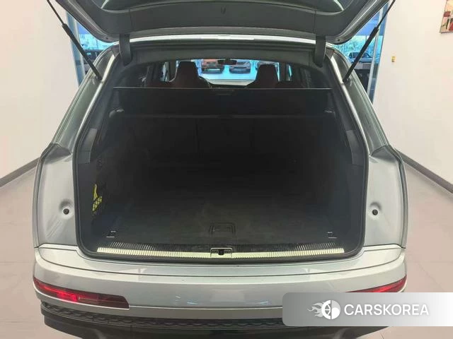 Audi SQ7 2024 Серебристо-серый из Китая, фото 5
