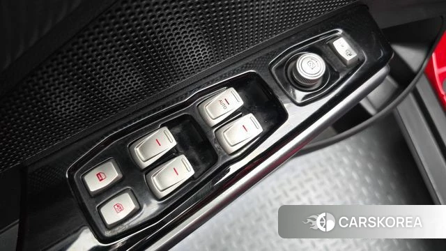 Ssangyong Tivoli Armor 2018 Красный из Кореи, фото 5