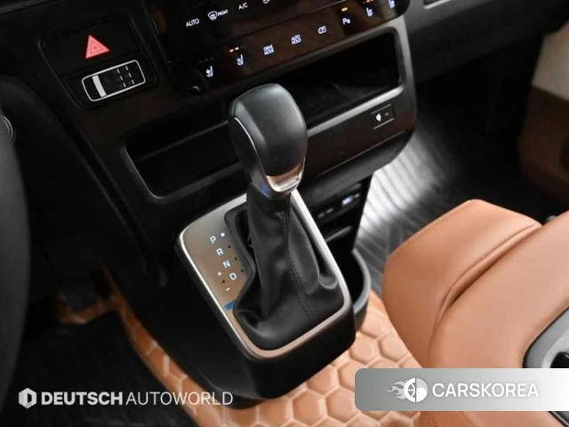 Hyundai Staria 2023 Белый из Кореи, фото 5