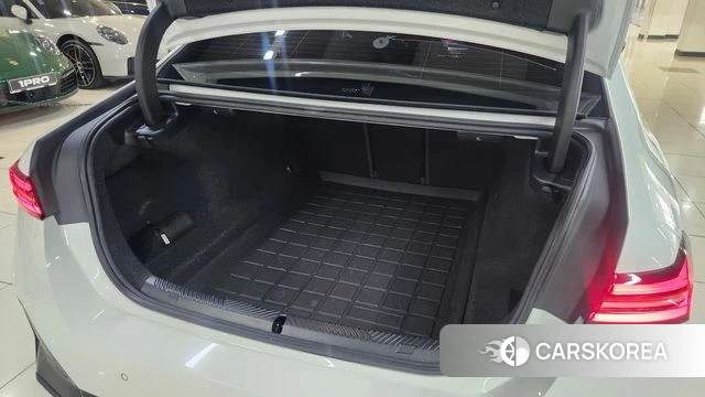 BMW 5 Series (G60) 2023 Белый из Кореи, фото 5