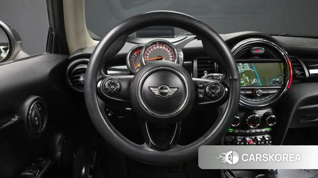 Mini Cooper 2018 Жемчужный цвет из Кореи, фото 5