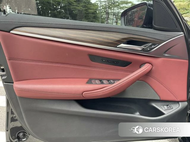 BMW 5 series 2022 Черный из Китая, фото 5