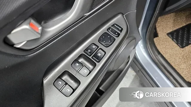 Hyundai Kona 2020 Светло-серебряный цвет из Кореи, фото 5