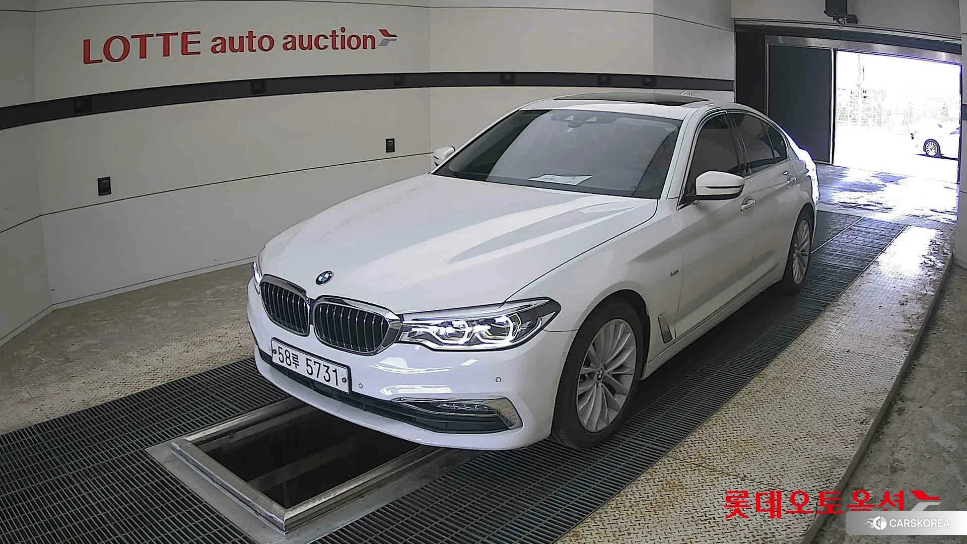 BMW  520d 2018 Белый из Кореи, фото 5