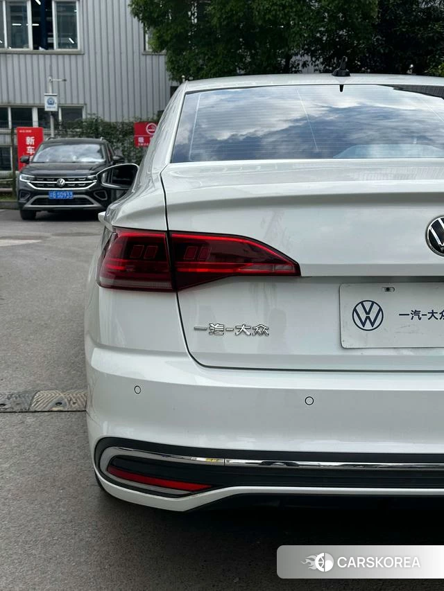 Volkswagen Bora 2023 Белый из Китая, фото 5