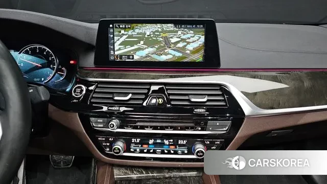 BMW 5 Series (G30) 2018 Белый из Кореи, фото 5