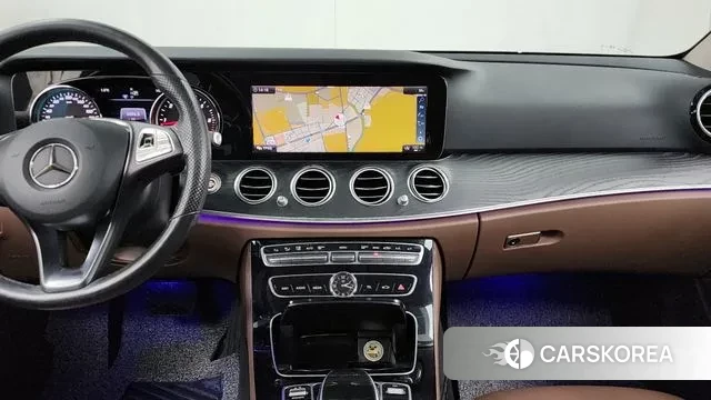 Mercedes-Benz E-Class W213 2018 Белый из Кореи, фото 5