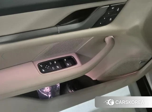 Porsche Taycan 2022 Серебряный из Кореи, фото 5