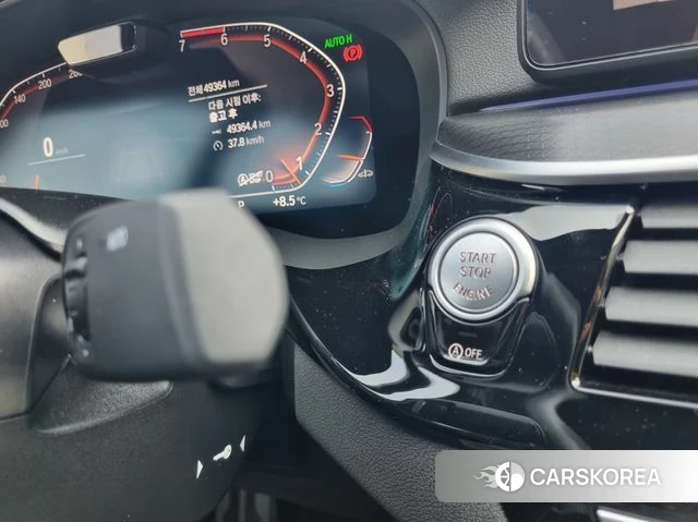 BMW 5 Series (G30) 2023 Серебристо-серый из Кореи, фото 5