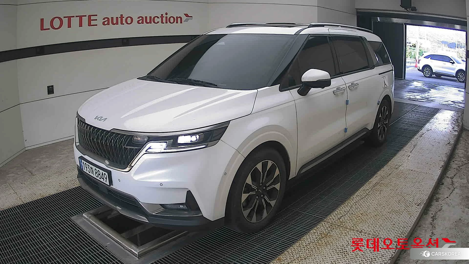 Kia Carnival 2023 Snow White Pearl (optional) из Кореи, фото 5