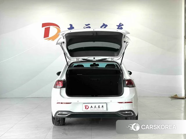 Volkswagen Golf 2023 Белый из Китая, фото 5