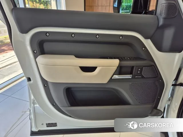Land Rover Defender (L663) 2024 Белый из Кореи, фото 5