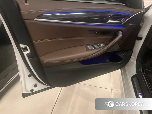BMW 5 series 2023 Белый из Китая, фото 5