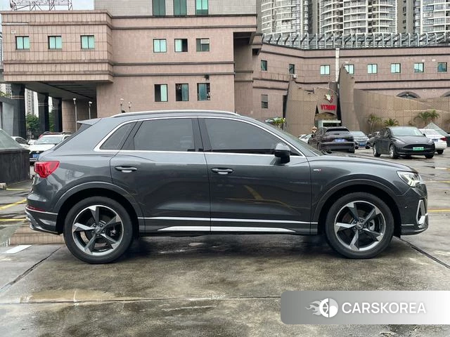 Audi Q3 2021 Темно-серый из Китая, фото 5