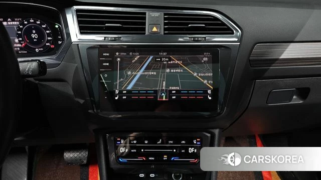 Volkswagen Tiguan Allspace 2023 Белый из Кореи, фото 5