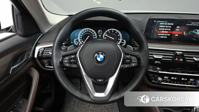 BMW 5 Series (G30) 2018 Белый из Кореи, фото 5