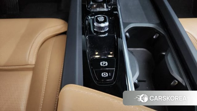 Volvo XC60 second Generation 2023 Белый из Кореи, фото 5