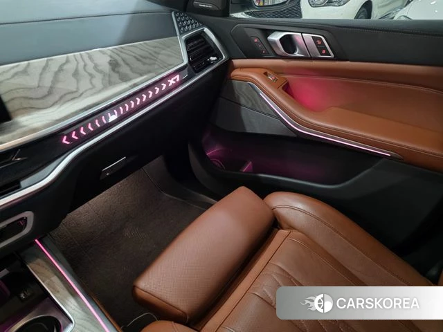 BMW X7 (G07) 2023 Белый из Кореи, фото 5