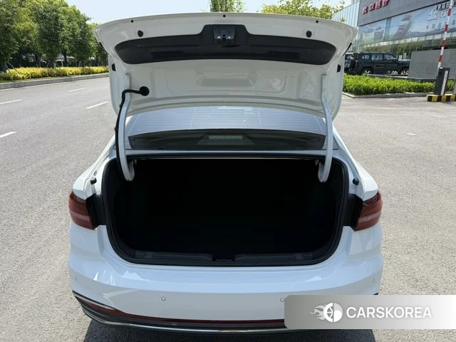 Volkswagen Lavida 2022 Белый из Китая, фото 5