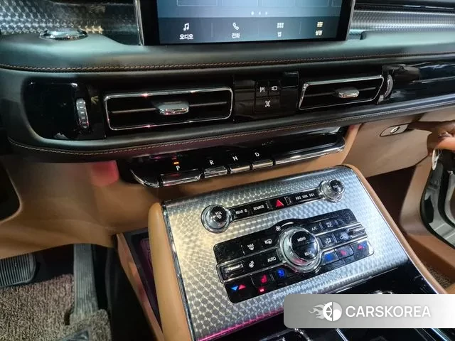 Lincoln Aviator 2nd generation 2023 Белый из Кореи, фото 5