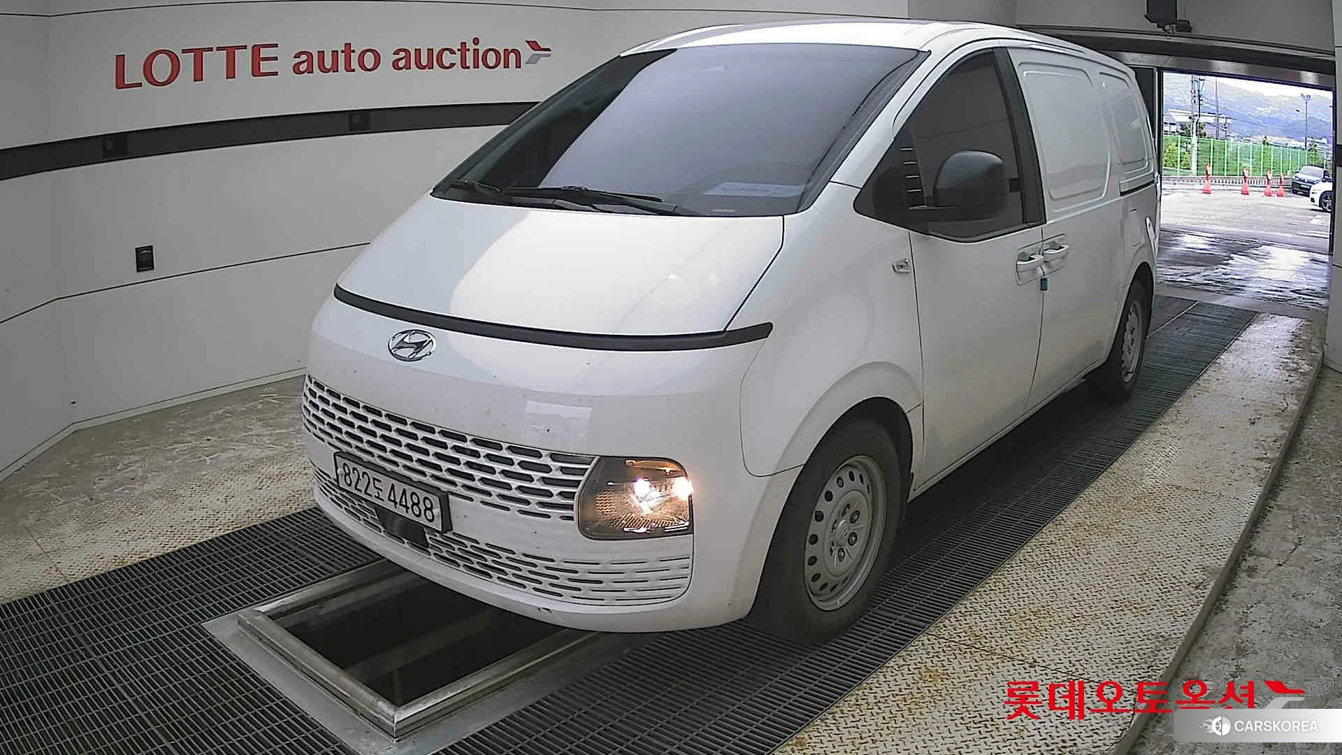 Hyundai Staria 2022 Белый из Кореи, фото 5
