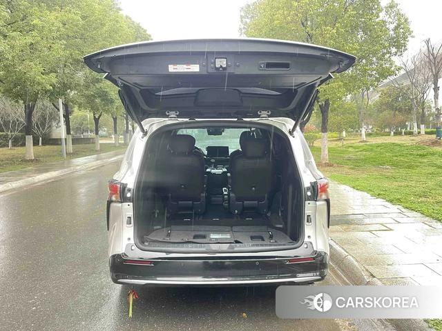 Toyota Saina 2022 Серебристо-серый из Китая, фото 5