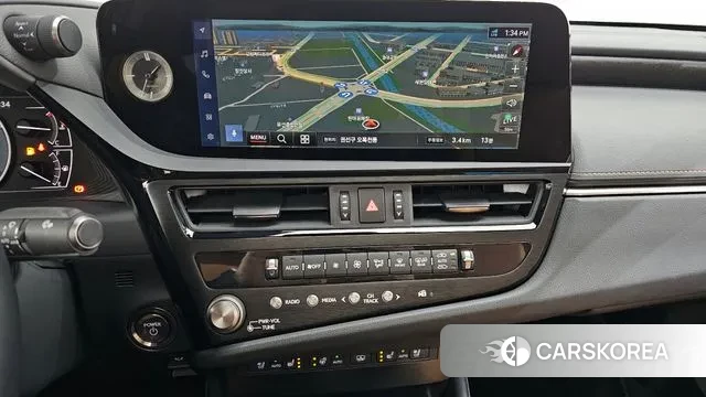 Lexus ES300h 7th generation 2024 Белый из Кореи, фото 5