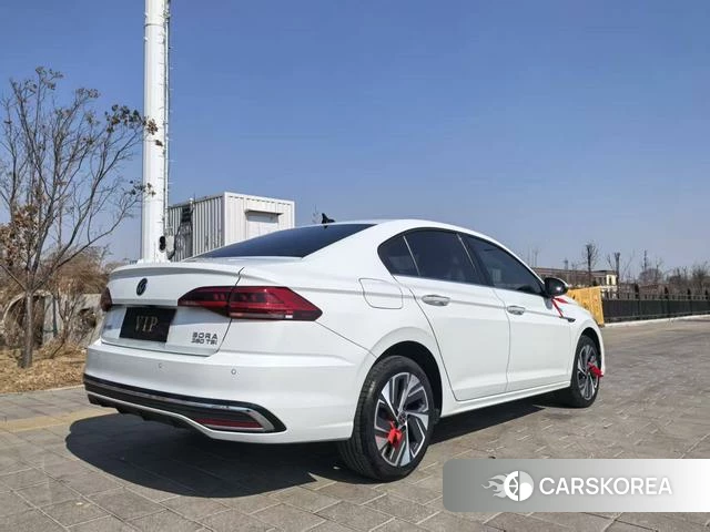 Volkswagen Bora 2023 Белый из Китая, фото 5