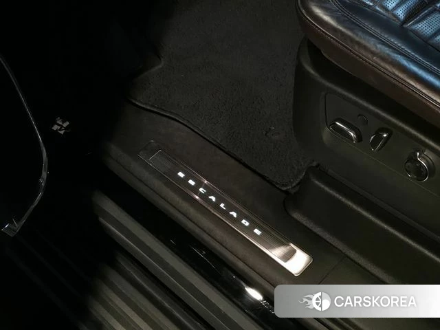 Cadillac Escalade 5th Generation 2022 Черный из Кореи, фото 5