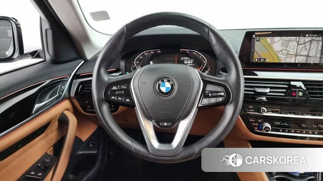 BMW 5 Series (G30) 2019 Белый из Кореи, фото 5
