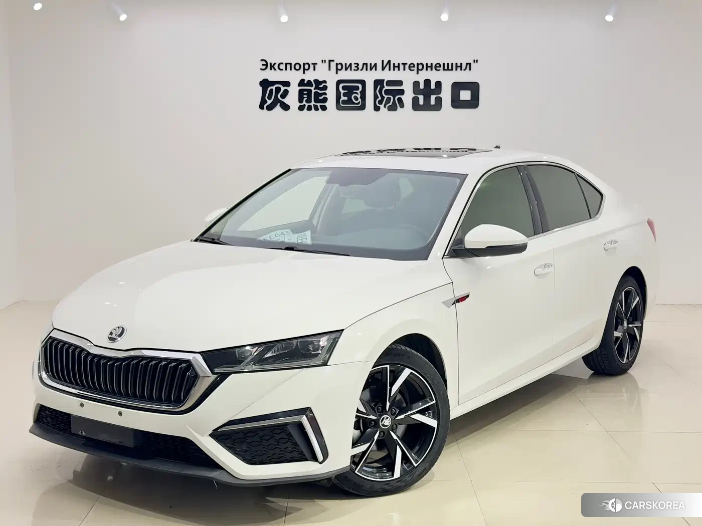 Skoda Octavia 2022 Белый из Китая, фото 5