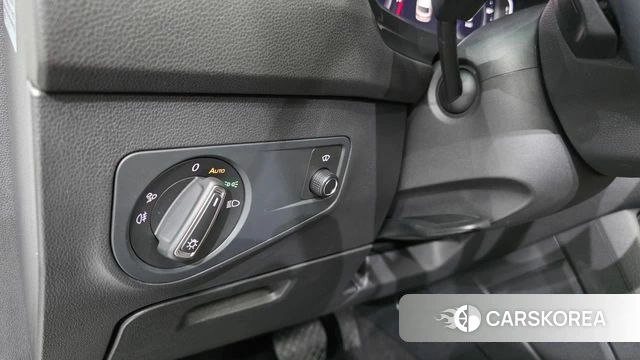 Volkswagen Tiguan Allspace 2022 Белый из Кореи, фото 5