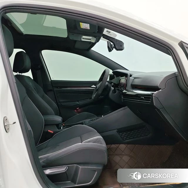 Volkswagen Golf 2023 Белый из Китая, фото 5
