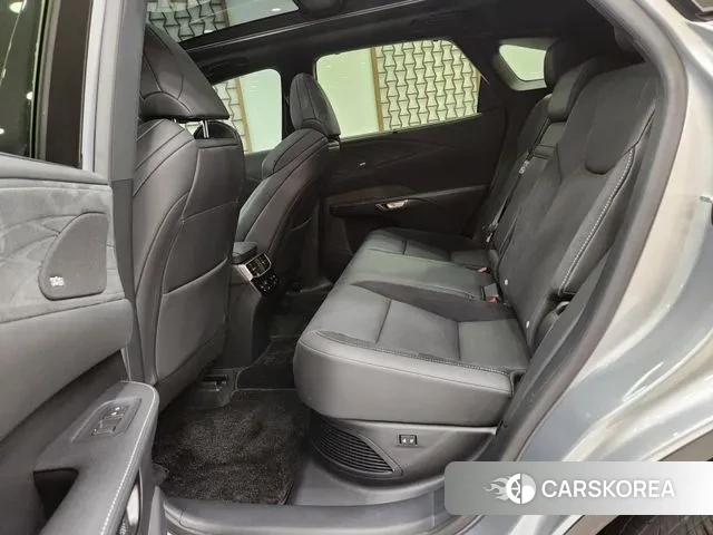 Lexus RX500h 5th generation 2024 Светло-серебряный цвет из Кореи, фото 5