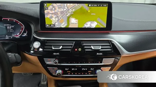 BMW 5 Series (G30) 2022 Черный из Кореи, фото 5