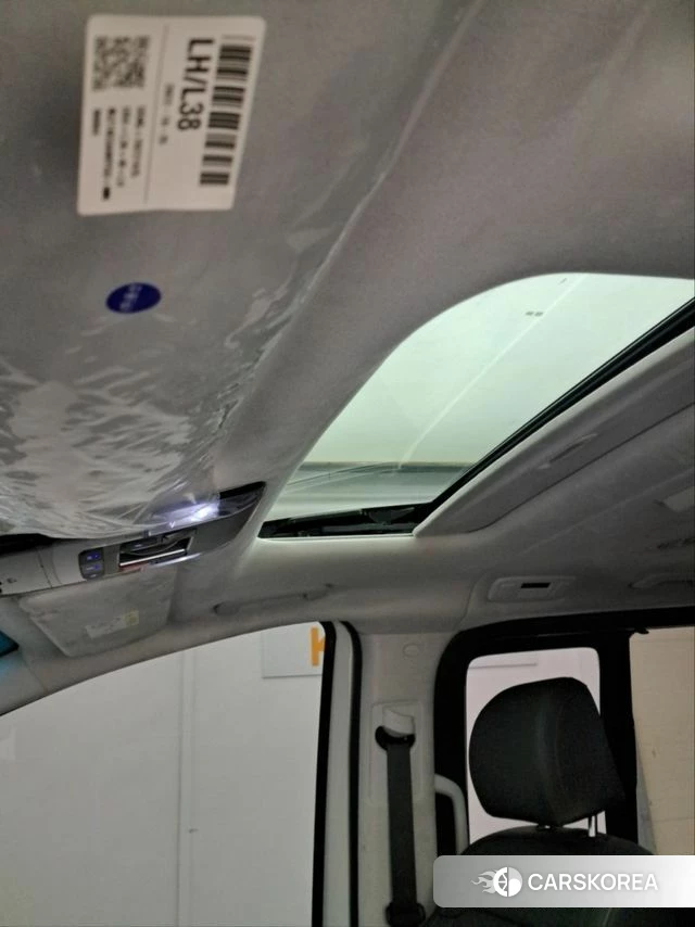 Hyundai Staria 2022 Белый из Кореи, фото 5