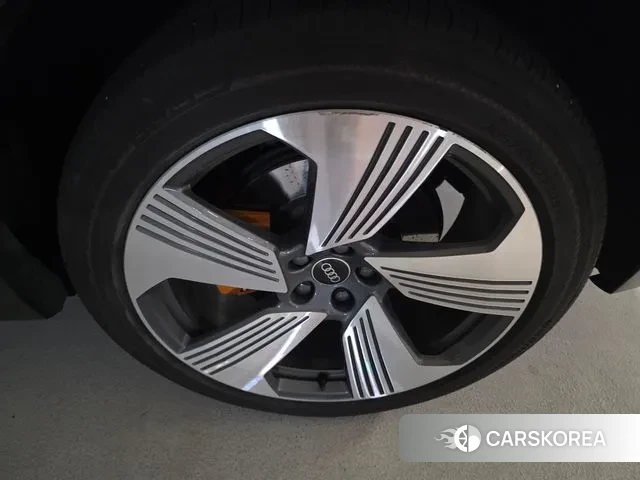 Audi e-Tron 2021 Серый из Кореи, фото 5