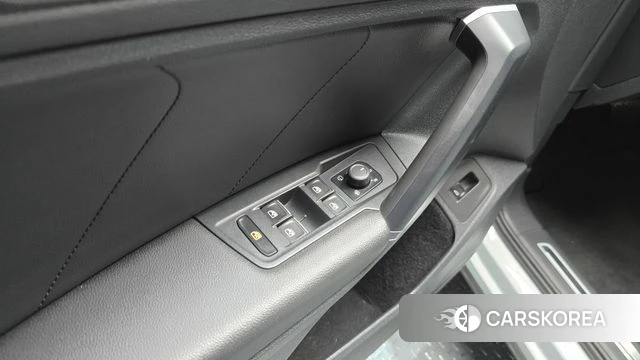 Volkswagen Tiguan second Generation 2022 Белый из Кореи, фото 5