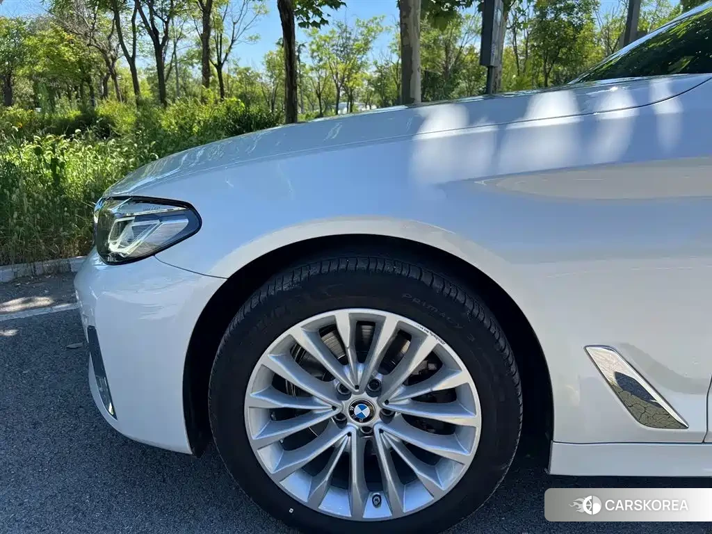 BMW 5 series 2023 Белый из Китая, фото 5