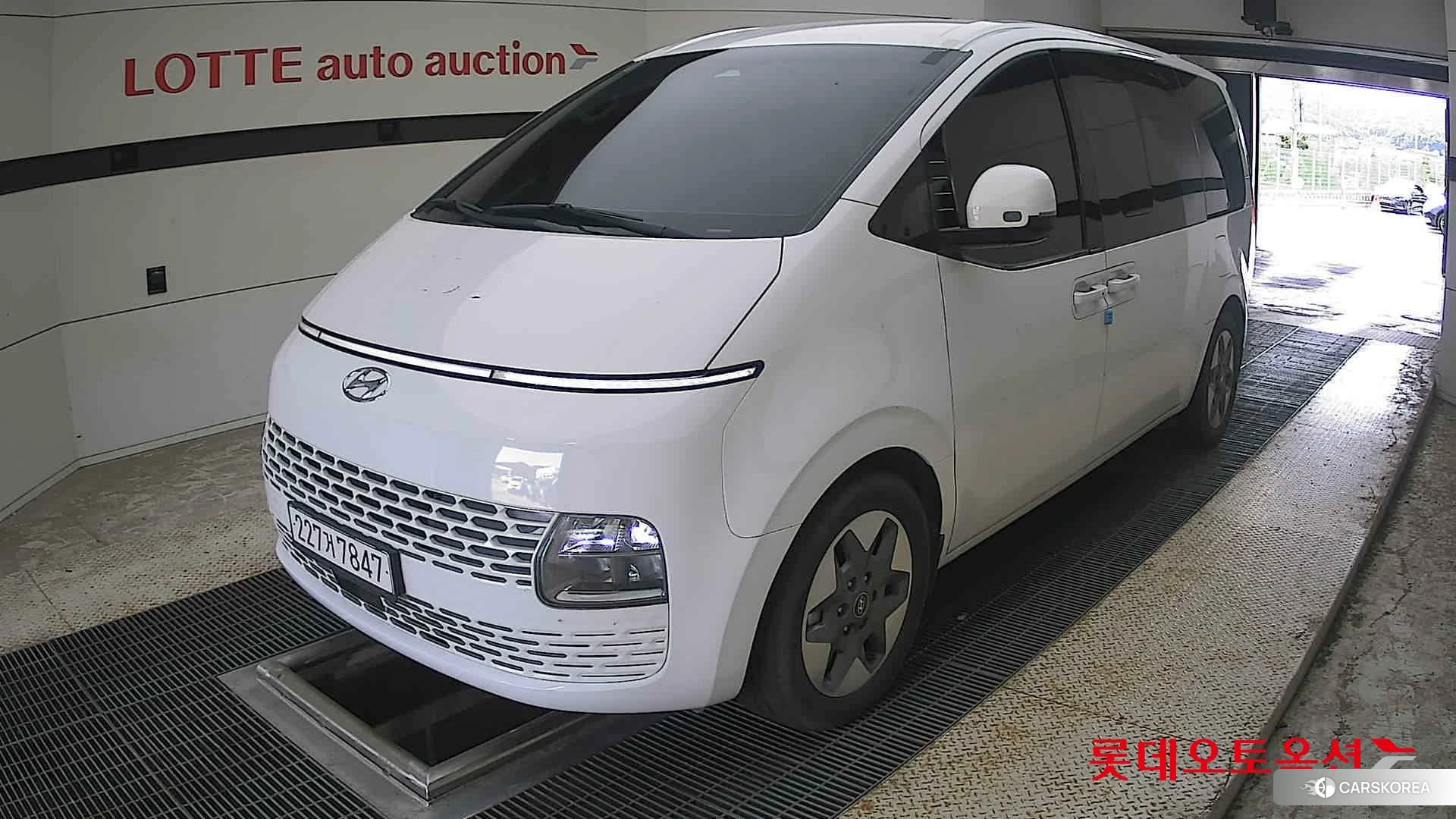 Hyundai Staria 2022 Белый из Кореи, фото 5