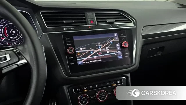 Volkswagen Tiguan second Generation 2018 Белый из Кореи, фото 5