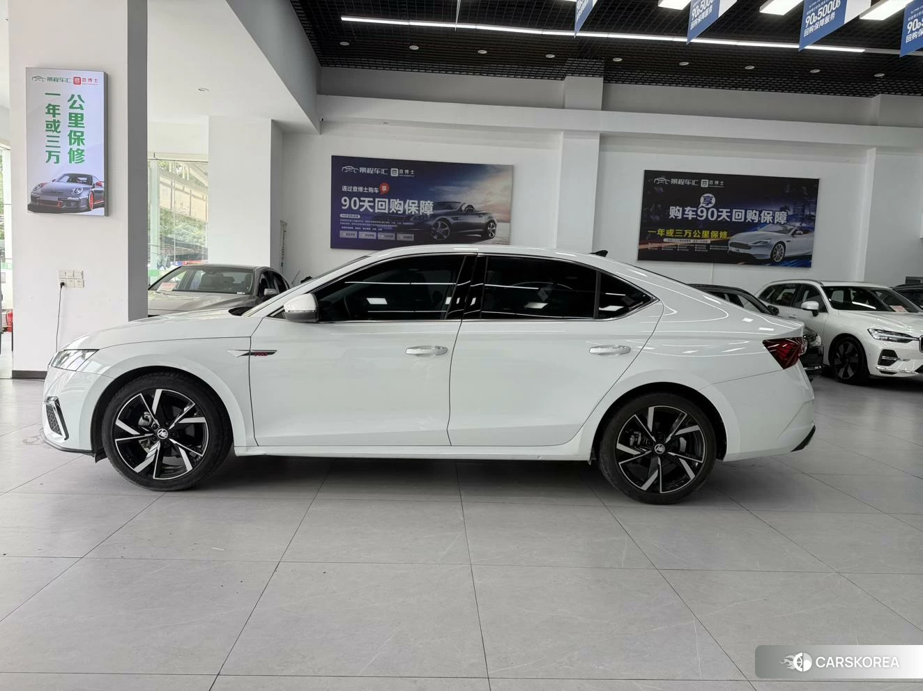Skoda Octavia 2023 Белый из Китая, фото 5