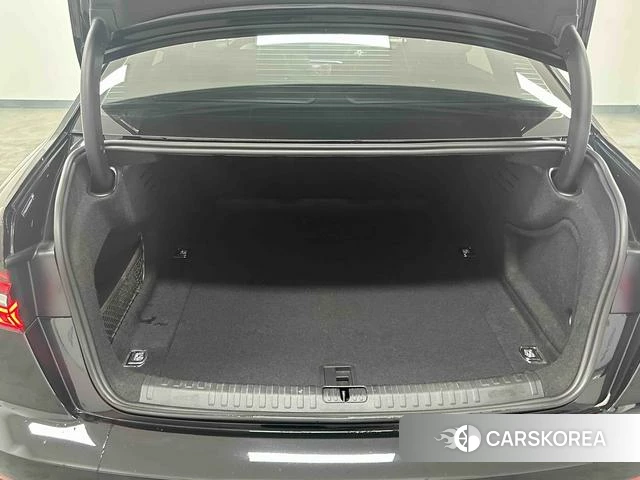 Audi A6L 2025 Черный из Китая, фото 5