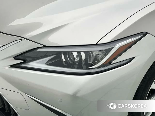 Lexus ES 2021 Серебристо-серый из Китая, фото 5