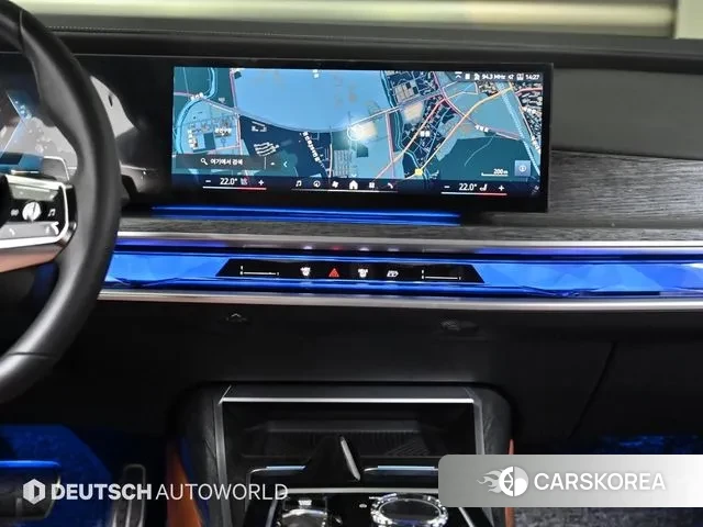 BMW 7 Series (G70) 2023 Светло-серебряный цвет из Кореи, фото 5