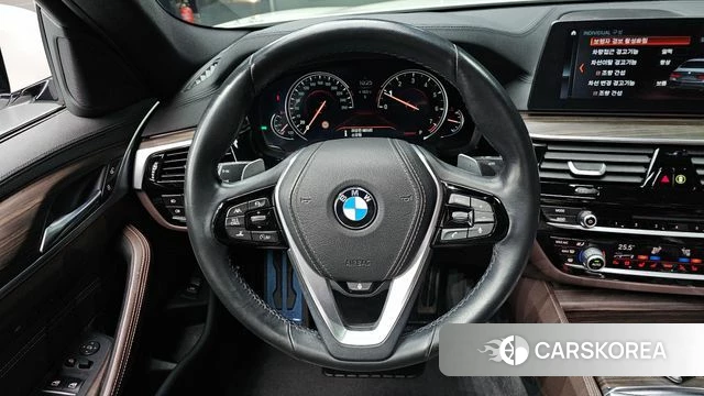 BMW 5 Series (G30) 2018 Белый из Кореи, фото 5