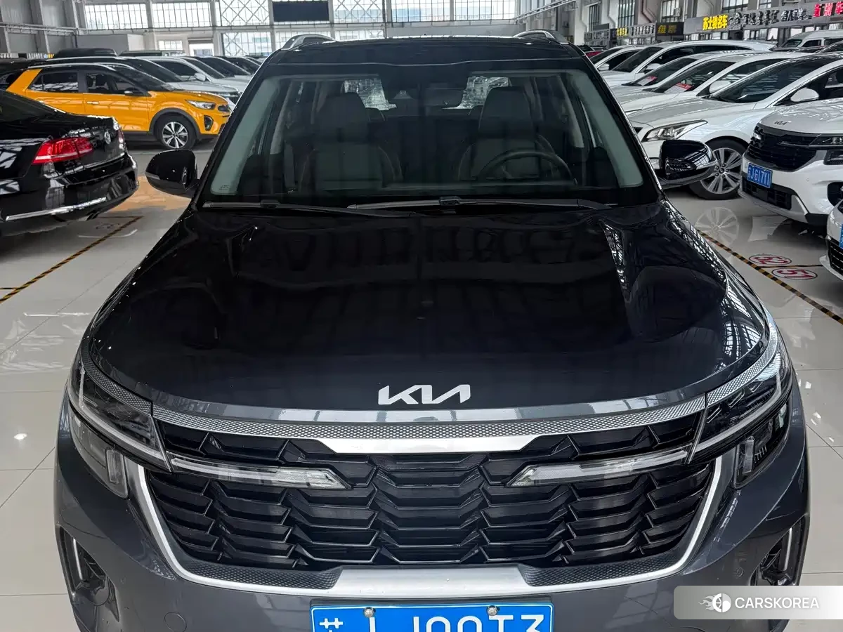 Kia Seltos 2023 Silver/gray из Китая, фото 5